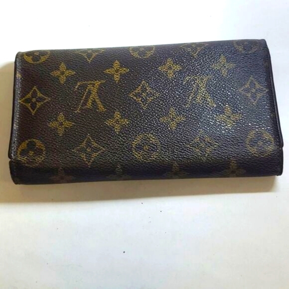 Authentic Louis Vuitton Monogram International Wallet - Picture 2 of 10